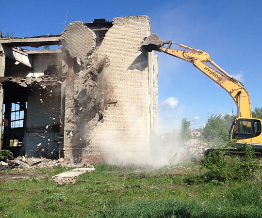 Демонтаж зданий в Арамиле и  Свердловской области